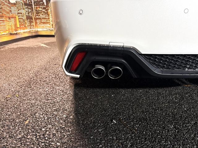 クラウンハイブリッド ＲＳアドバンス　（禁煙車）（黒本革シート）（メーカーＳＤナビ）（バックカメラ）（レーダークルーズ）（レーンキープ）（パワーシート）（ステアリングヒータ）（ビルトインＥＴＣ）（クリアランスソナー）（純正１８インチＡＷ）（76枚目）