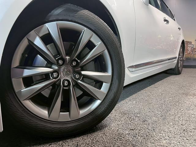 LS LS460 バージョンL (禁煙車)(後期型)(サンルーフ)(黒本革シート)(メーカーナビ)(マークレビンソン)(BSM)(レーダークルーズ)(コーナーセンサ)(純正エアサス)(シートヒーター&クーラー)(純正18インチAW)(59枚目)