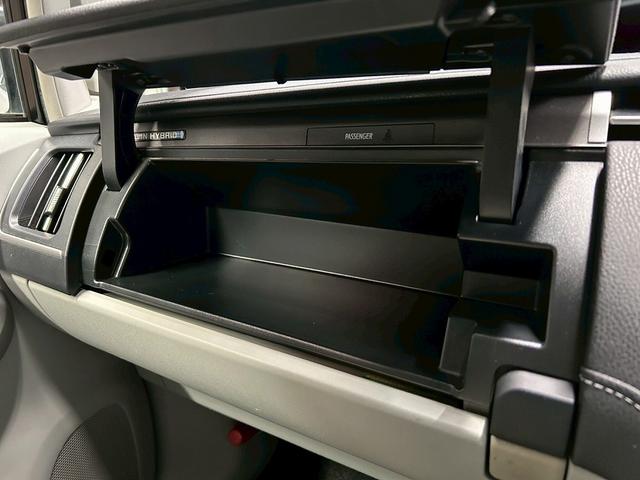 プリウス Ｓ　（禁煙車）（純正ＳＤナビ）（バックカメラ）（ステアリングヒーター）（シートヒーター）（ビルトインＥＴＣ）（ＨＩＤヘッドライト）（スマートキー＆プッシュスタート）（電動格納ミラー）（純正１５インチＡＷ）（43枚目）