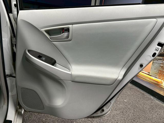 プリウス Ｓ　（禁煙車）（純正ＳＤナビ）（バックカメラ）（ステアリングヒーター）（シートヒーター）（ビルトインＥＴＣ）（ＨＩＤヘッドライト）（スマートキー＆プッシュスタート）（電動格納ミラー）（純正１５インチＡＷ）（58枚目）