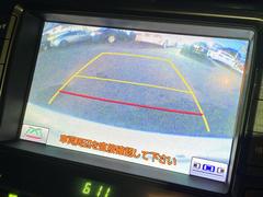 【バックカメラ】運転席から画面上で安全確認ができます。駐車が苦手な方にもオススメな便利機能です。 4
