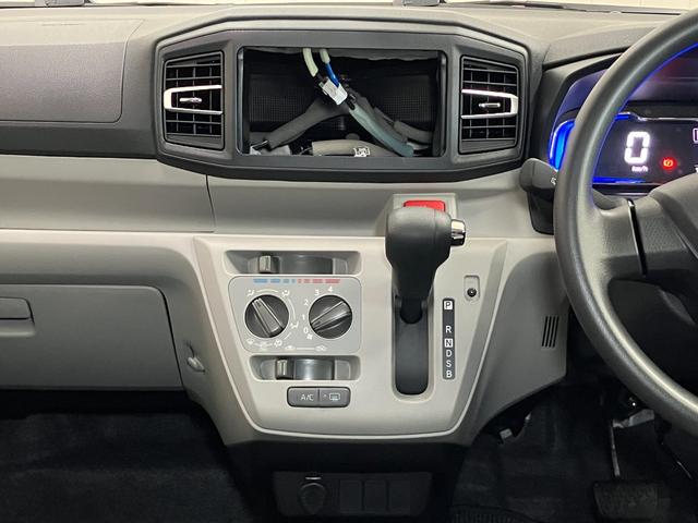 ミライース X SAIII サポカーSワイド適合 エアコン Bカメラ コーナーセンサー 光軸調整ダイヤル オートハイビーム アイドリングストップ 横滑り防止機能 誤発進抑制機能 電動格納ミラー パワーウインドウ キーレス(12枚目)