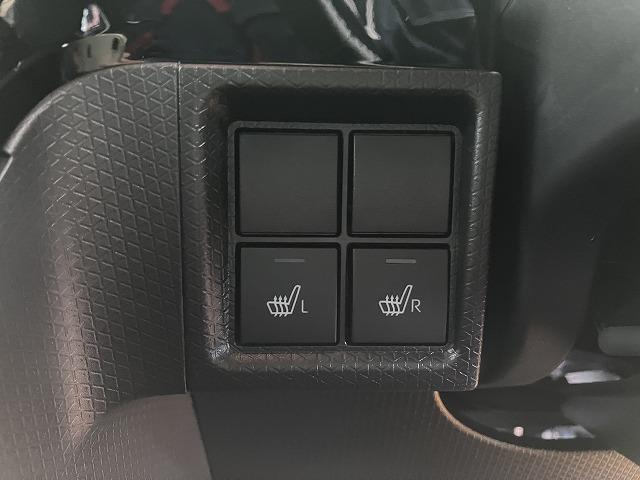 タント カスタムＲＳ　サポカーＳワイド適合　ミラクルオープンドア　パノラマモニター対応　両側オートスライドドア　電動パーキングブレーキ　ステアリングスイッチ　シートヒーター　オートエアコン　コーナーセンサー　キーフリー（18枚目）