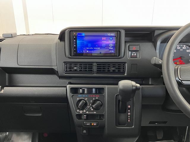 ハイゼットカーゴ ＤＸ　サポカーＳワイド適合　ディスプレイオーディオ　エアコン　アクセサリーソケット　コーナーセンサー　アイドリングストップ　光軸調整ダイヤル　横滑り防止機能　誤発進抑制機能　パワーウインドウ　キーレス（13枚目）