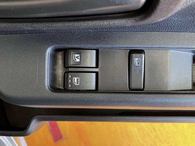 ハイゼットカーゴ ＤＸ　サポカーＳワイド適合　ディスプレイオーディオ　エアコン　アクセサリーソケット　コーナーセンサー　アイドリングストップ　光軸調整ダイヤル　横滑り防止機能　誤発進抑制機能　パワーウインドウ　キーレス（18枚目）
