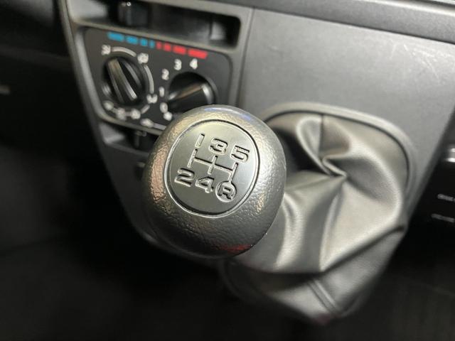 ハイゼットカーゴ クルーズＳＡＩＩＩ　４ＷＤ　サポカーＳワイド適合　Ｂカメラ　ＵＳＢ接続端子　ＥＴＣ　ドラレコ　エアコン　アクセサリーソケット　光軸調整ダイヤル　オートハイビーム　横滑り防止機能　誤発進抑制機能　電動格納ミラー　キーレス（18枚目）