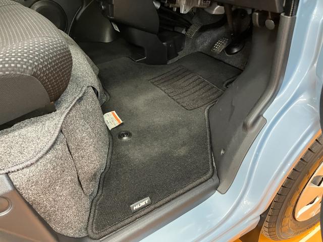 ハイゼットカーゴ クルーズＳＡＩＩＩ　４ＷＤ　サポカーＳワイド適合　Ｂカメラ　ＵＳＢ接続端子　ＥＴＣ　ドラレコ　エアコン　アクセサリーソケット　光軸調整ダイヤル　オートハイビーム　横滑り防止機能　誤発進抑制機能　電動格納ミラー　キーレス（23枚目）