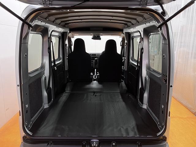 ハイゼットカーゴ ＤＸ　サポカーＳワイド適合　ラジオ　エアコン　アクセサリーソケット　コーナーセンサー　アイドリングストップ　光軸調整ダイヤル　横滑り防止機能　誤発進抑制機能　パワーウインドウ　キーレス（11枚目）