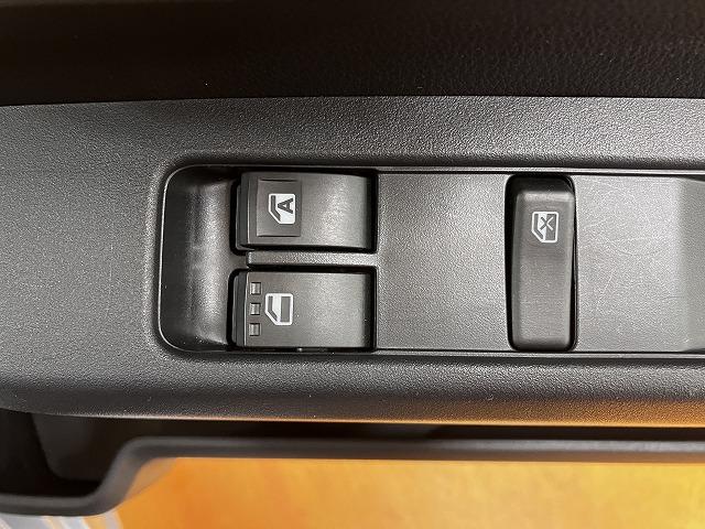 ハイゼットカーゴ ＤＸ　サポカーＳワイド適合　ラジオ　エアコン　アクセサリーソケット　コーナーセンサー　アイドリングストップ　光軸調整ダイヤル　横滑り防止機能　誤発進抑制機能　パワーウインドウ　キーレス（18枚目）