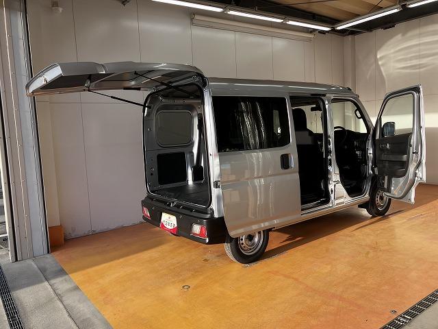 ハイゼットカーゴ ＤＸ　サポカーＳワイド適合　ラジオ　エアコン　アクセサリーソケット　コーナーセンサー　アイドリングストップ　光軸調整ダイヤル　横滑り防止機能　誤発進抑制機能　パワーウインドウ　キーレス（9枚目）