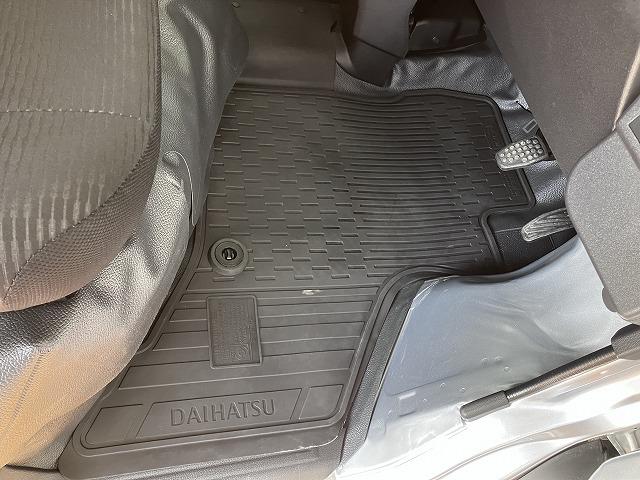 ハイゼットカーゴ ＤＸ　サポカーＳワイド適合　ラジオ　エアコン　アクセサリーソケット　コーナーセンサー　アイドリングストップ　光軸調整ダイヤル　横滑り防止機能　誤発進抑制機能　パワーウインドウ　キーレス（20枚目）