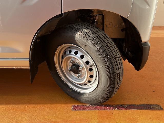 ハイゼットカーゴ ＤＸ　サポカーＳワイド適合　ラジオ　エアコン　アクセサリーソケット　コーナーセンサー　アイドリングストップ　光軸調整ダイヤル　横滑り防止機能　誤発進抑制機能　パワーウインドウ　キーレス（23枚目）