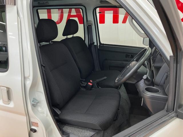 ハイゼットカーゴ クルーズターボＳＡＩＩＩ　サポカーＳワイド適合　両側スライドドア　オーディオ　エアコン　アイドリングストップ　光軸調整ダイヤル　オートハイビーム　横滑り防止機能　誤発進抑制機能　電動格納ミラー　パワーウインドウ　キーレス（18枚目）