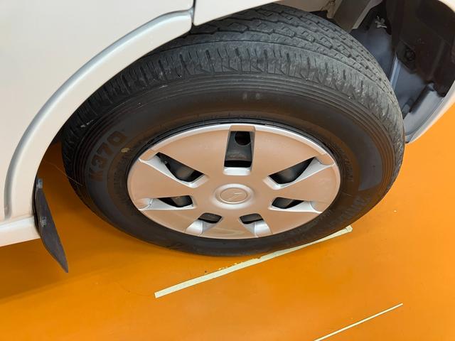 ハイゼットカーゴ クルーズターボＳＡＩＩＩ　サポカーＳワイド適合　両側スライドドア　オーディオ　エアコン　アイドリングストップ　光軸調整ダイヤル　オートハイビーム　横滑り防止機能　誤発進抑制機能　電動格納ミラー　パワーウインドウ　キーレス（22枚目）