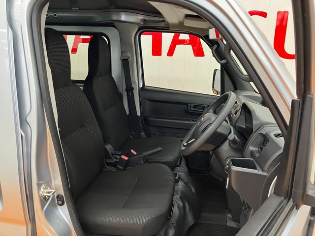 ハイゼットカーゴ DX サポカーSワイド適合 ラジオ エアコン アクセサリーソケット コーナーセンサー アイドリングストップ 光軸調整ダイヤル 横滑り防止機能 誤発進抑制機能 パワーウインドウ キーレス(17枚目)