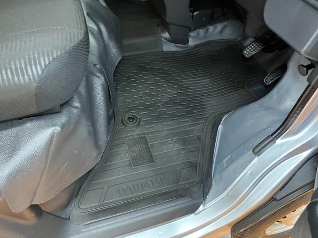 ハイゼットカーゴ DX サポカーSワイド適合 ラジオ エアコン アクセサリーソケット コーナーセンサー アイドリングストップ 光軸調整ダイヤル 横滑り防止機能 誤発進抑制機能 パワーウインドウ キーレス(19枚目)