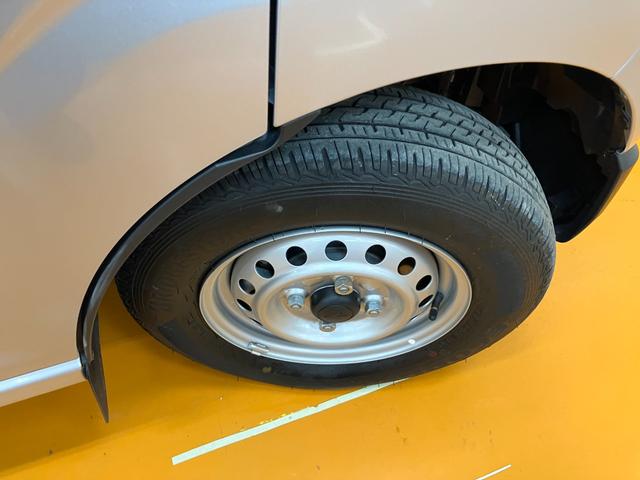 ハイゼットカーゴ DX サポカーSワイド適合 ラジオ エアコン アクセサリーソケット コーナーセンサー アイドリングストップ 光軸調整ダイヤル 横滑り防止機能 誤発進抑制機能 パワーウインドウ キーレス(22枚目)