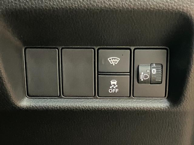 フィット ｅ：ＨＥＶリュクス　ハイブリッド　衝突被害軽減ブレーキシステム　ドラレコ　全周囲カメラ　ステアリングヒーター　ワイヤレス充電器　シートヒーター　全車速追従機能付ＡＣＣ　電動パーキングブレーキ　ＵＳＢ接続端子（15枚目）