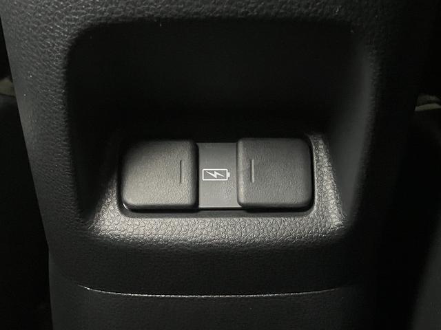 フィット ｅ：ＨＥＶリュクス　ハイブリッド　衝突被害軽減ブレーキシステム　ドラレコ　全周囲カメラ　ステアリングヒーター　ワイヤレス充電器　シートヒーター　全車速追従機能付ＡＣＣ　電動パーキングブレーキ　ＵＳＢ接続端子（18枚目）