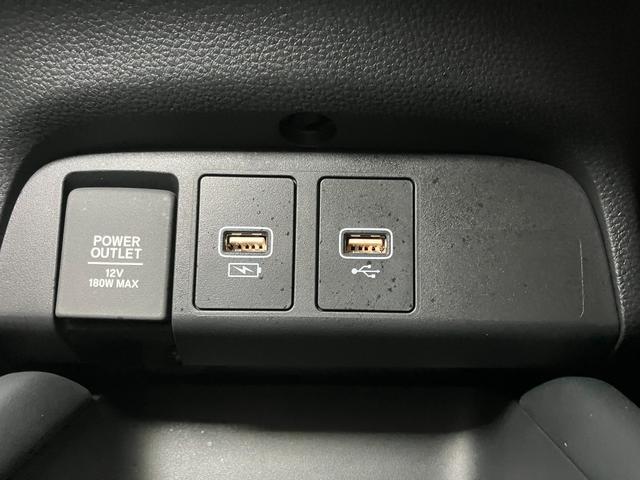 フィット ｅ：ＨＥＶリュクス　ハイブリッド　衝突被害軽減ブレーキシステム　ドラレコ　全周囲カメラ　ステアリングヒーター　ワイヤレス充電器　シートヒーター　全車速追従機能付ＡＣＣ　電動パーキングブレーキ　ＵＳＢ接続端子（19枚目）