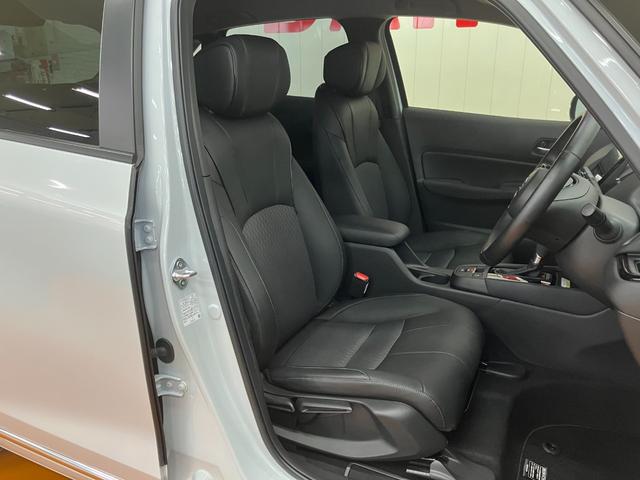 フィット ｅ：ＨＥＶリュクス　ハイブリッド　衝突被害軽減ブレーキシステム　ドラレコ　全周囲カメラ　ステアリングヒーター　ワイヤレス充電器　シートヒーター　全車速追従機能付ＡＣＣ　電動パーキングブレーキ　ＵＳＢ接続端子（27枚目）