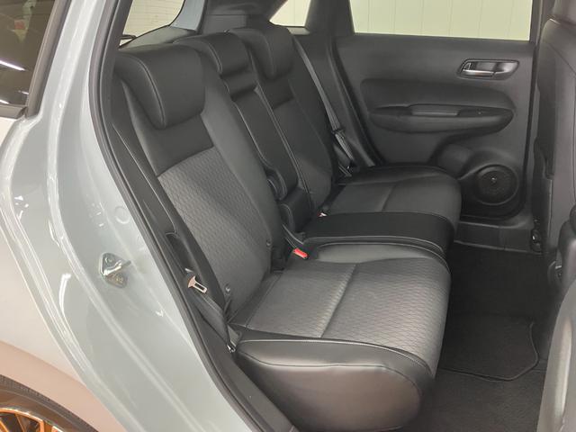 フィット ｅ：ＨＥＶリュクス　ハイブリッド　衝突被害軽減ブレーキシステム　ドラレコ　全周囲カメラ　ステアリングヒーター　ワイヤレス充電器　シートヒーター　全車速追従機能付ＡＣＣ　電動パーキングブレーキ　ＵＳＢ接続端子（28枚目）