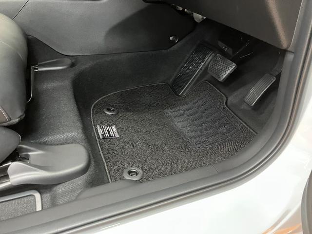 フィット ｅ：ＨＥＶリュクス　ハイブリッド　衝突被害軽減ブレーキシステム　ドラレコ　全周囲カメラ　ステアリングヒーター　ワイヤレス充電器　シートヒーター　全車速追従機能付ＡＣＣ　電動パーキングブレーキ　ＵＳＢ接続端子（29枚目）