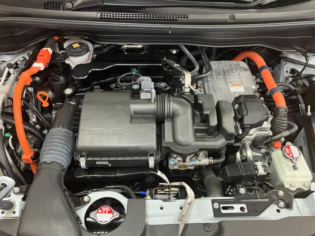 フィット ｅ：ＨＥＶリュクス　ハイブリッド　衝突被害軽減ブレーキシステム　ドラレコ　全周囲カメラ　ステアリングヒーター　ワイヤレス充電器　シートヒーター　全車速追従機能付ＡＣＣ　電動パーキングブレーキ　ＵＳＢ接続端子（30枚目）