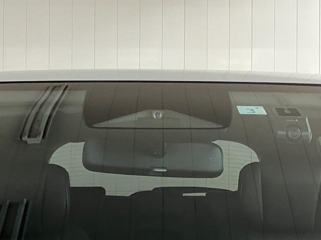 フィット ｅ：ＨＥＶリュクス　ハイブリッド　衝突被害軽減ブレーキシステム　ドラレコ　全周囲カメラ　ステアリングヒーター　ワイヤレス充電器　シートヒーター　全車速追従機能付ＡＣＣ　電動パーキングブレーキ　ＵＳＢ接続端子（31枚目）