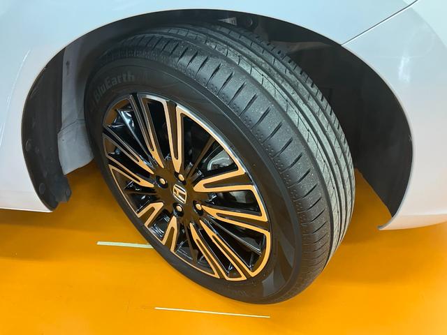 フィット ｅ：ＨＥＶリュクス　ハイブリッド　衝突被害軽減ブレーキシステム　ドラレコ　全周囲カメラ　ステアリングヒーター　ワイヤレス充電器　シートヒーター　全車速追従機能付ＡＣＣ　電動パーキングブレーキ　ＵＳＢ接続端子（34枚目）