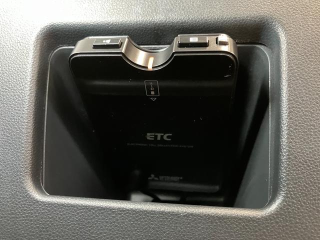 ムーヴキャンバス Ｇメイクアップリミテッド　ＳＡＩＩＩ　サポカーＳワイド適合　パノラマモニター対応　両側オートスライドドア　ステアリングスイッチ　ＵＳＢ接続端子　Ｐスタート　オートハイビーム　ＥＴＣ　置きラクボックス　キーフリー（19枚目）