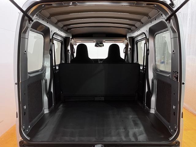 ハイゼットカーゴ ＤＸ　サポカーＳワイド適合　エアコン　アクセサリーソケット　コーナーセンサー　アイドリングストップ　光軸調整ダイヤル　横滑り防止機能　誤発進抑制機能　パワーウインドウ　キーレス（10枚目）