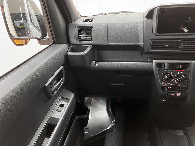 ハイゼットカーゴ ＤＸ　サポカーＳワイド適合　エアコン　アクセサリーソケット　コーナーセンサー　アイドリングストップ　光軸調整ダイヤル　横滑り防止機能　誤発進抑制機能　パワーウインドウ　キーレス（12枚目）