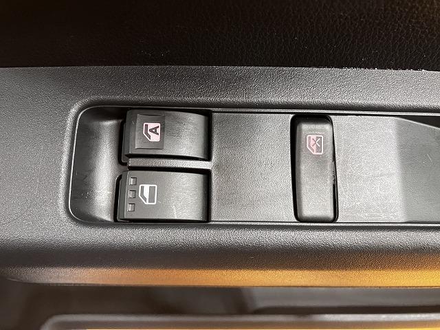 ハイゼットカーゴ ＤＸ　サポカーＳワイド適合　エアコン　アクセサリーソケット　コーナーセンサー　アイドリングストップ　光軸調整ダイヤル　横滑り防止機能　誤発進抑制機能　パワーウインドウ　キーレス（17枚目）