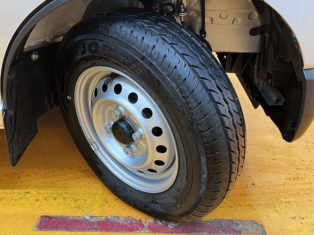 ハイゼットカーゴ ＤＸ　サポカーＳワイド適合　エアコン　アクセサリーソケット　コーナーセンサー　アイドリングストップ　光軸調整ダイヤル　横滑り防止機能　誤発進抑制機能　パワーウインドウ　キーレス（23枚目）