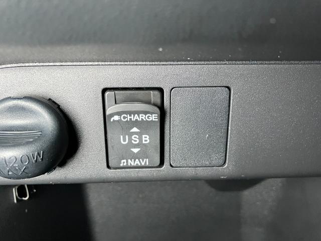 ムーヴキャンバス Ｘメイクアップリミテッド　ＳＡＩＩＩ　サポカーＳワイド適合　ドラレコ　パノラマモニター対応　両側オートスライドドア　ステアリングスイッチ　ＵＳＢ接続端子　Ｐスタート　オートハイビーム　ＥＴＣ　置きラクボックス　キーフリー（17枚目）