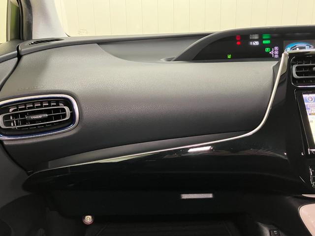 プリウス Ｓツーリングセレクション　衝突被害軽減ブレーキシステム　ハイブリッド　ドラレコ　クルーズコントロール　ステアリングスイッチ　Ｂカメラ　Ｐスタート　オートハイビーム　ＥＴＣ　シートヒーター　キーフリー（12枚目）