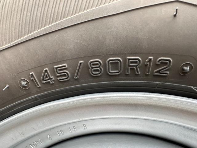 こちらのお車のタイヤサイズは「１４５／８０Ｒ１２」　タイヤサイズ国産／外国産　新品タイヤ・国産／外国産　中古タイヤの取り扱いもございます！！是非、スタッフまでお問い合わせ下さい。