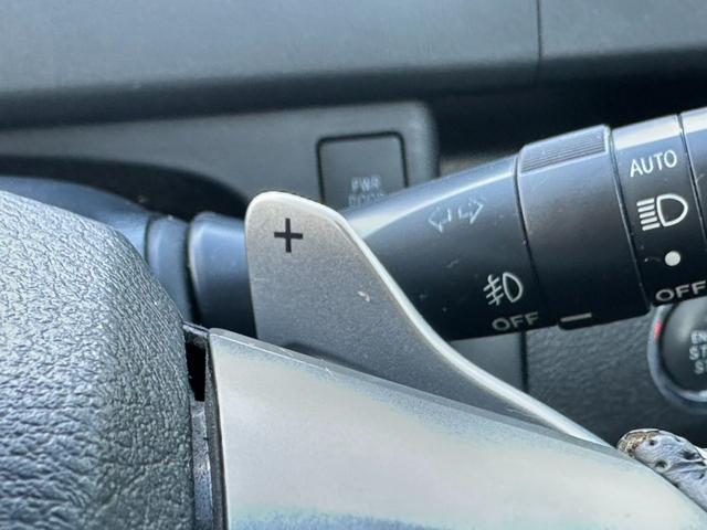 ヴォクシー ＺＳ　煌ＩＩ　両側電動スライドドア　スマートエントリーシステム　純正１６インチアルミホイール　社外ナビ　フルセグＴＶ　バックカメラ　Ｂｌｕｅｔｏｏｔｈ　ＥＴＣ　オートライト　プッシュスタート　スマートキー（29枚目）