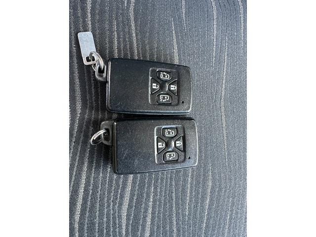 ヴォクシー ＺＳ　煌ＩＩ　両側電動スライドドア　スマートエントリーシステム　純正１６インチアルミホイール　社外ナビ　フルセグＴＶ　バックカメラ　Ｂｌｕｅｔｏｏｔｈ　ＥＴＣ　オートライト　プッシュスタート　スマートキー（39枚目）