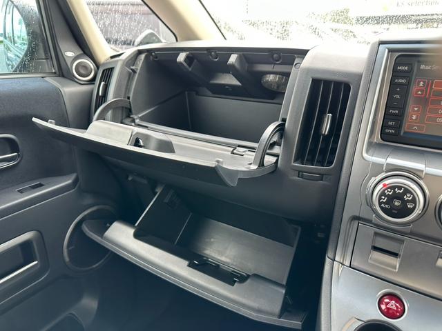 デリカＤ：５ Ｃ２　Ｇ　プレミアム　ＨＩＤヘッドライト　両側電動スライドドア　パワーバックドア　クルーズコントロール　パドルシフト　バックカメラ　オートライト　スマートキー　純正アルミホイール（31枚目）