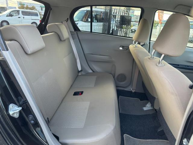 セカンドシート☆☆　広々とした２列目シートは居住性が高く、居心地も快適！友達や家族とのお出かけにぴったりです。ベビーシートやチャイルドシート使用時も快適にお過ごしいただける十分な空間を確保しています！