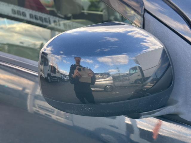 ドライバーの目線に合わせ、ミラーの上下左右調整が可能です☆