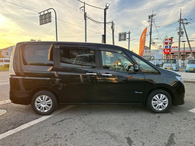 セレナ 　パワースライドドア　バックカメラ　フリップダウンモニター　ＥＴＣ　レーンキープアシスト　スマートキー　プッシュスタート　オートライト　Ｗエアコン　クルーズコントロール　パワーウィンドウ　電動格納ミラー（8枚目）