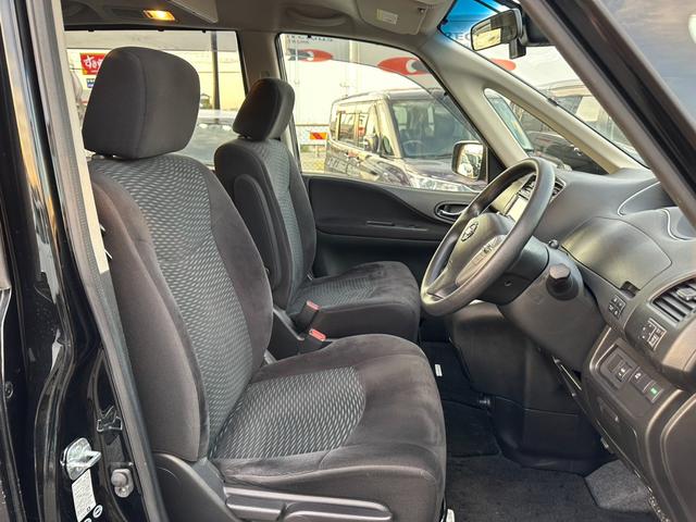 セレナ 　パワースライドドア　バックカメラ　フリップダウンモニター　ＥＴＣ　レーンキープアシスト　スマートキー　プッシュスタート　オートライト　Ｗエアコン　クルーズコントロール　パワーウィンドウ　電動格納ミラー（12枚目）