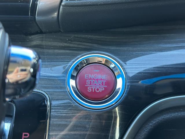 オデッセイ アブソルート・EX ワンオーナー ブラインドスポットモニター あんしんパッケージ フリップダウンモニター LEDヘッドライト 両側電動スライドドア 社外18インチAW ハーフレザーシート オートライト MTモード(32枚目)