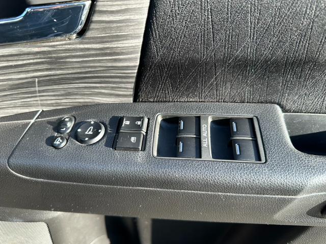 オデッセイ アブソルート・EX ワンオーナー ブラインドスポットモニター あんしんパッケージ フリップダウンモニター LEDヘッドライト 両側電動スライドドア 社外18インチAW ハーフレザーシート オートライト MTモード(43枚目)