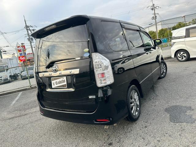 ヴォクシー ZS 煌 両側電動スライドドア フリップダウンモニター ETC オートライト スマートキー パドルシフト バックカメラ Bluetooth プッシュスタート フロントフォグランプ 純正アルミホール(5枚目)