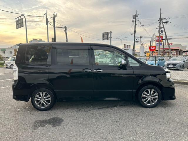 ヴォクシー ZS 煌 両側電動スライドドア フリップダウンモニター ETC オートライト スマートキー パドルシフト バックカメラ Bluetooth プッシュスタート フロントフォグランプ 純正アルミホール(8枚目)