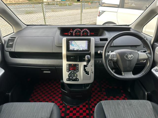 ヴォクシー ZS 煌 両側電動スライドドア フリップダウンモニター ETC オートライト スマートキー パドルシフト バックカメラ Bluetooth プッシュスタート フロントフォグランプ 純正アルミホール(20枚目)